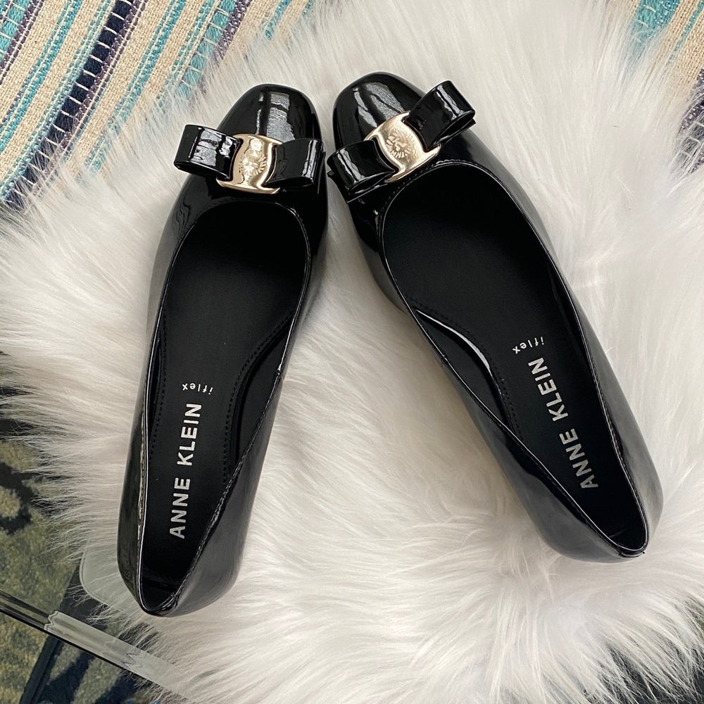 Anne Klein Glossy Black Loafers with Bow Accent size 6.5 new